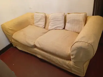 Sofá beige en buen estado - miniatura 2