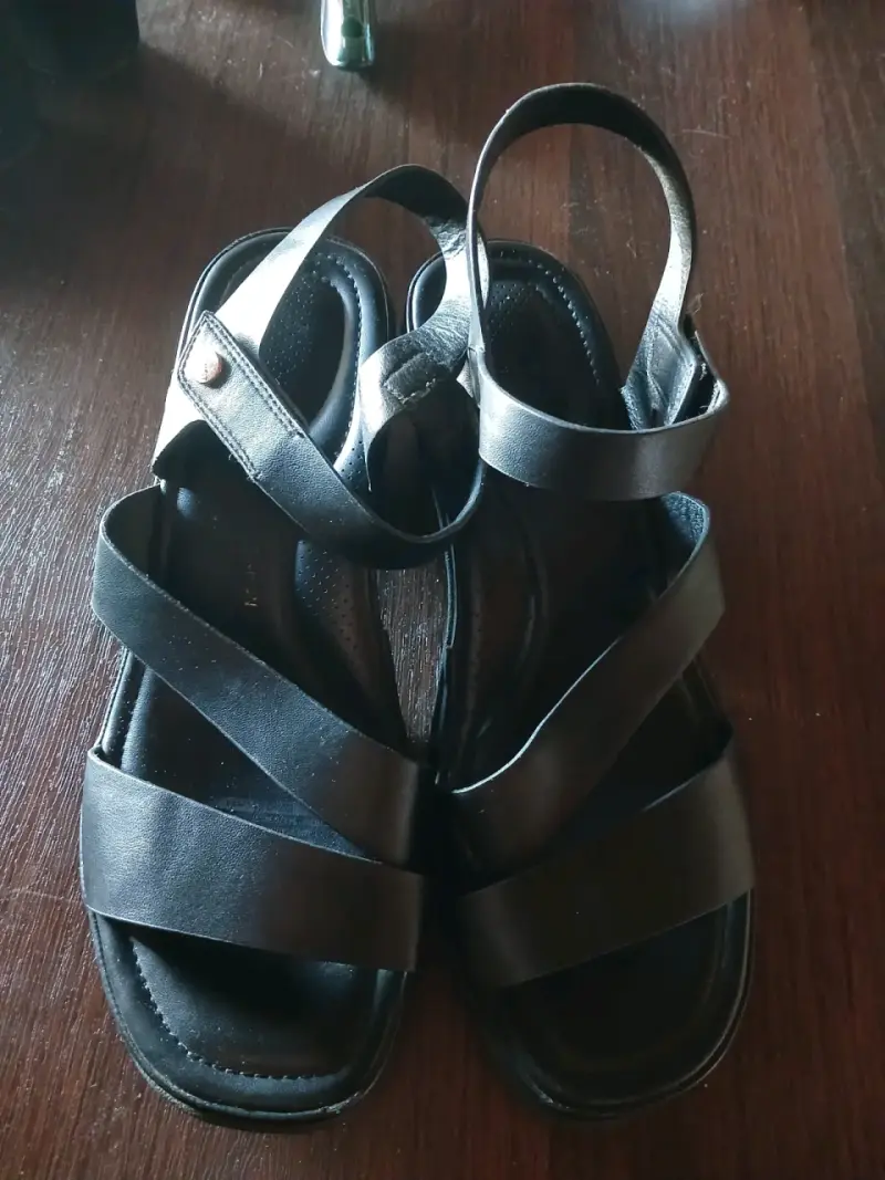 Sandalia negra de tacón - 2