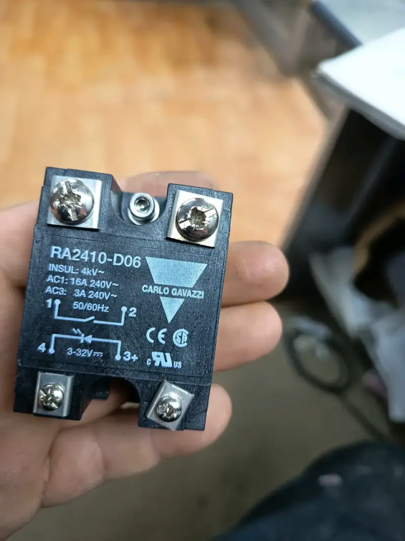 Relé de estado sólido Carlo Gavazzi 2 unidades