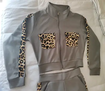 Pantalones deportivos con estampado leopardo - miniatura 4