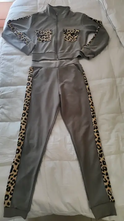 Pantalones deportivos con estampado leopardo - miniatura 6