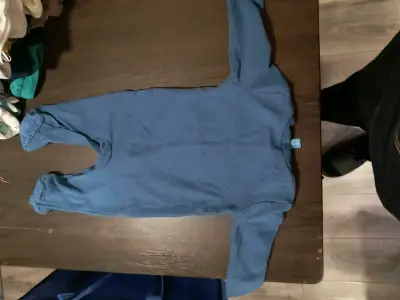 Pijama azul con dinosaurio - miniatura 2