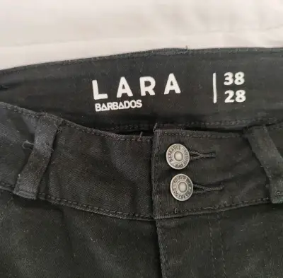 Jeans negros clásicos - miniatura 3