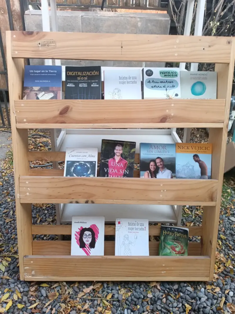 Estantería de madera para libros - 1