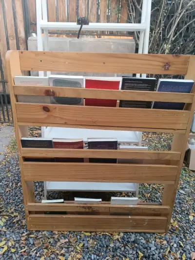 Estantería de madera para libros - miniatura 2