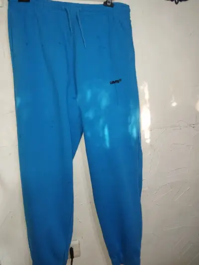 Chaqueta impermeable gris y negra - miniatura 4