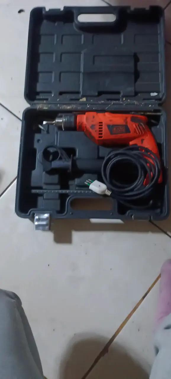 Taladro Black & Decker con estuche - 2