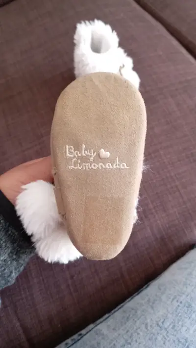 Botitas bebé beige con peluche - miniatura 3