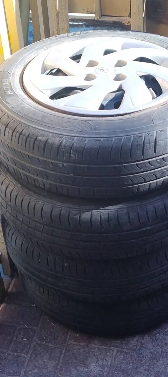 Neumático 175/70 R14 usado - 2