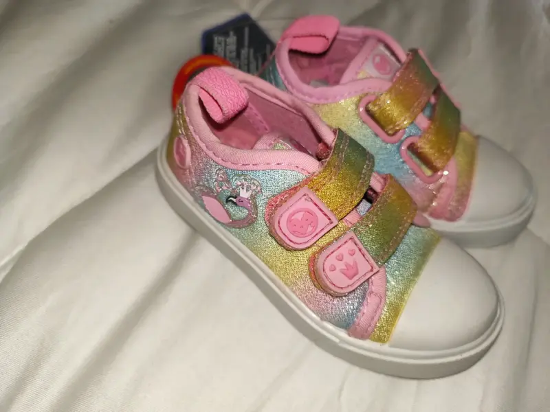 Zapatillas infantiles multicolor nuevas - 2