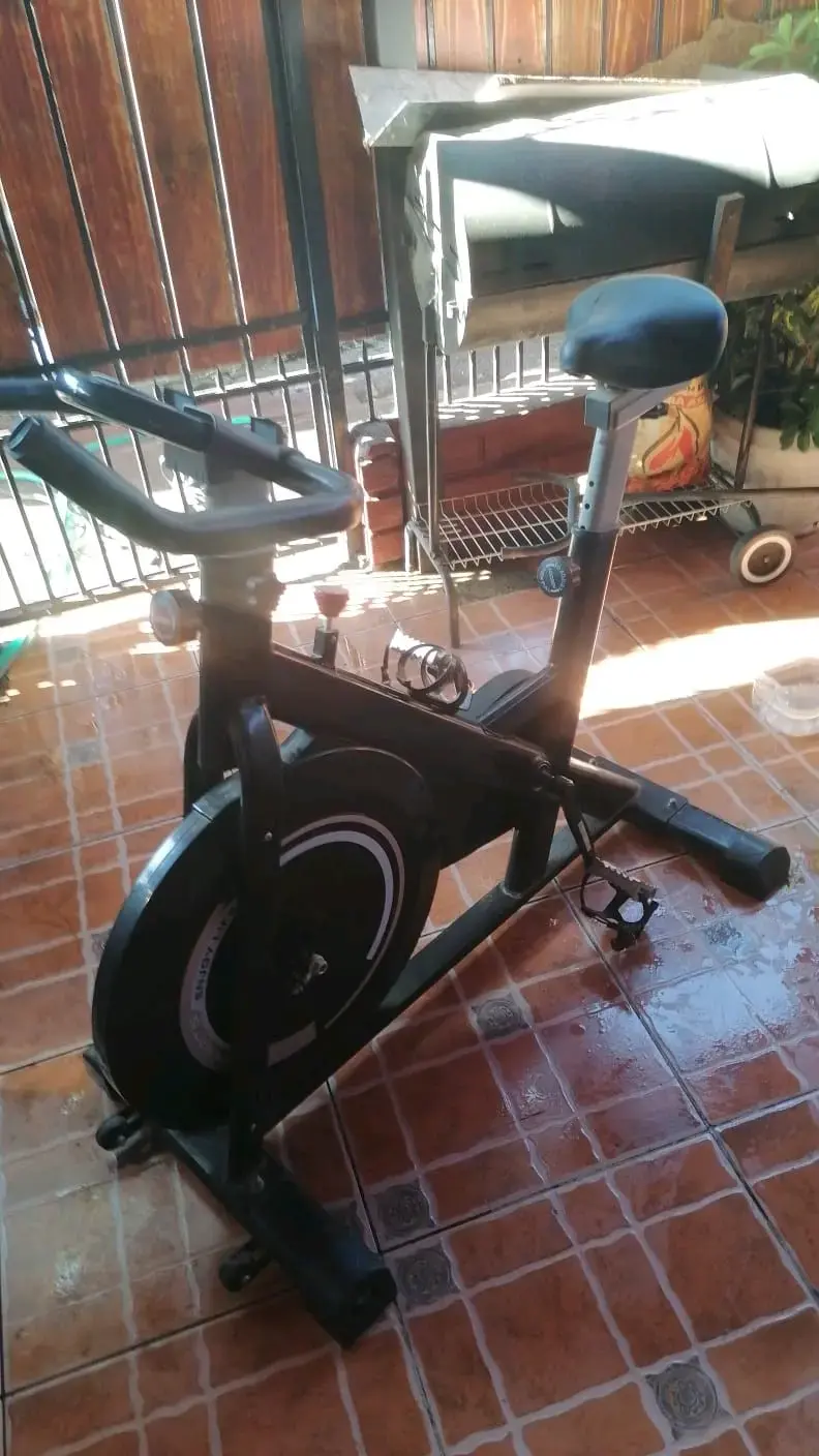 Bicicleta estática negra