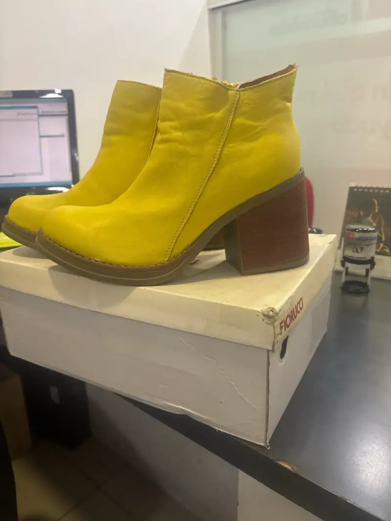 Botines amarillos con tacón - 2