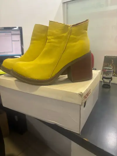 Botines amarillos con tacón - miniatura 2