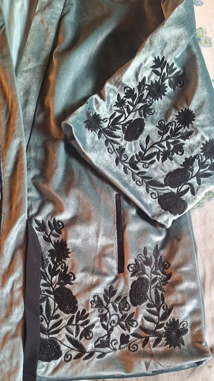 Kimono verde petróleo con bordado floral - 3