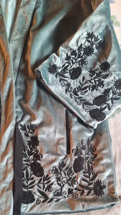 Kimono verde petróleo con bordado floral - miniatura 3