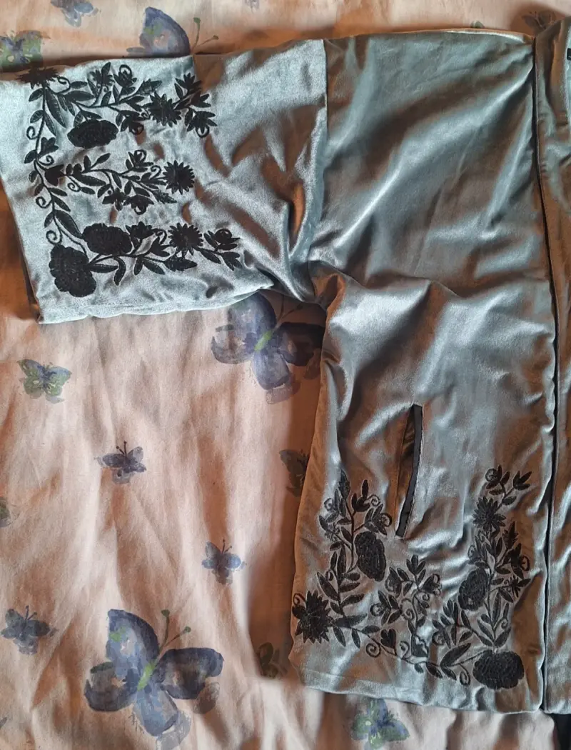 Kimono verde petróleo con bordado floral - 4