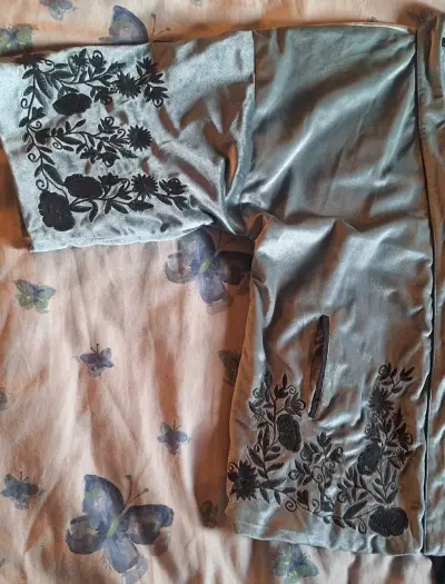 Kimono verde petróleo con bordado floral - miniatura 4