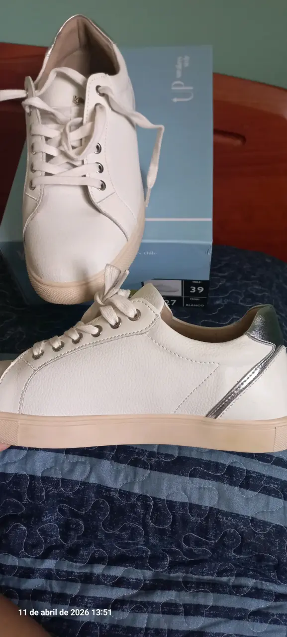 Zapatillas blancas casuales marca 16 hrs - 2