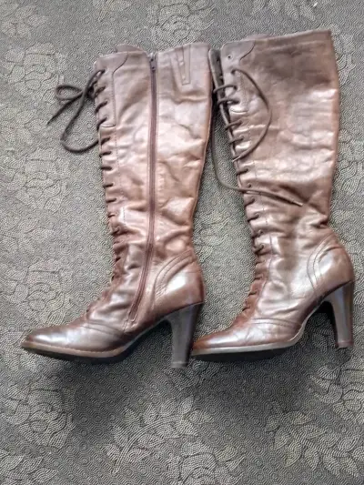 Botas altas de cuero café talla 38. - miniatura 2