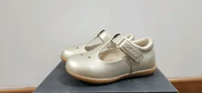 Zapatos bebé dorados talla 24 - miniatura 1