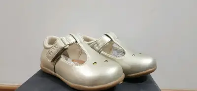 Zapatos bebé dorados talla 24 - miniatura 3