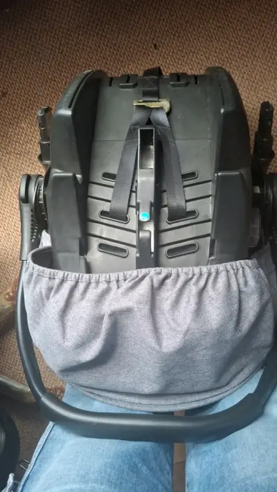 Silla de auto para bebé gris - miniatura 2