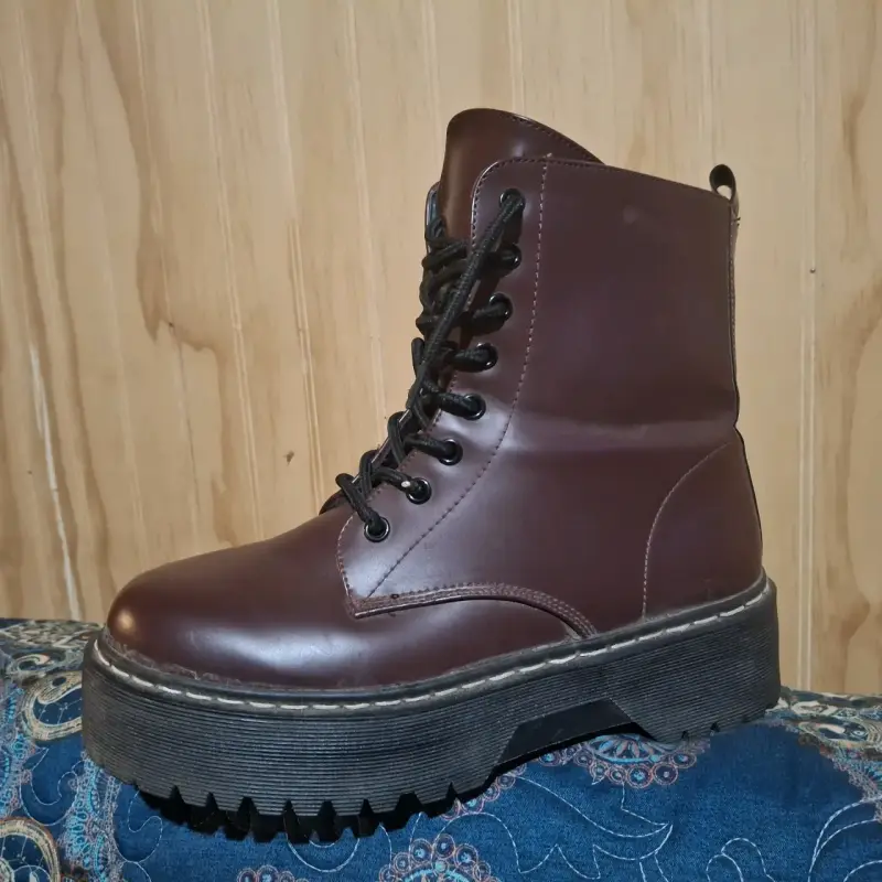 Bota de cuero marrón