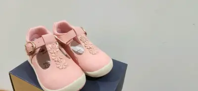 Zapatos rosa con flores para niña talla 23 - miniatura 4