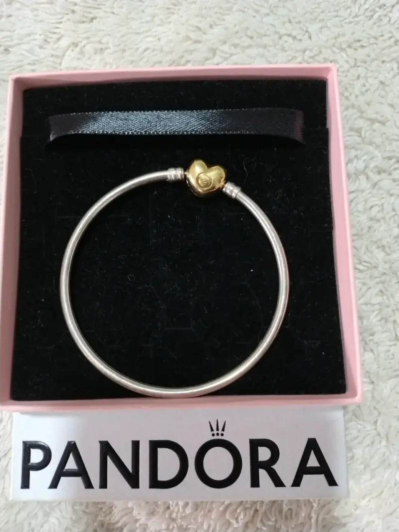 Pulsera Pandora con corazón dorado - 1