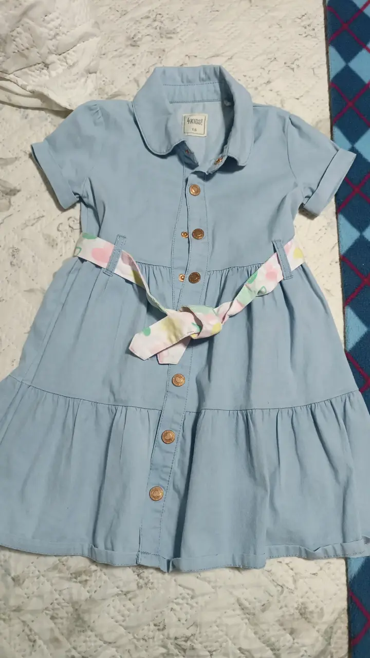 Vestido infantil celeste con botones