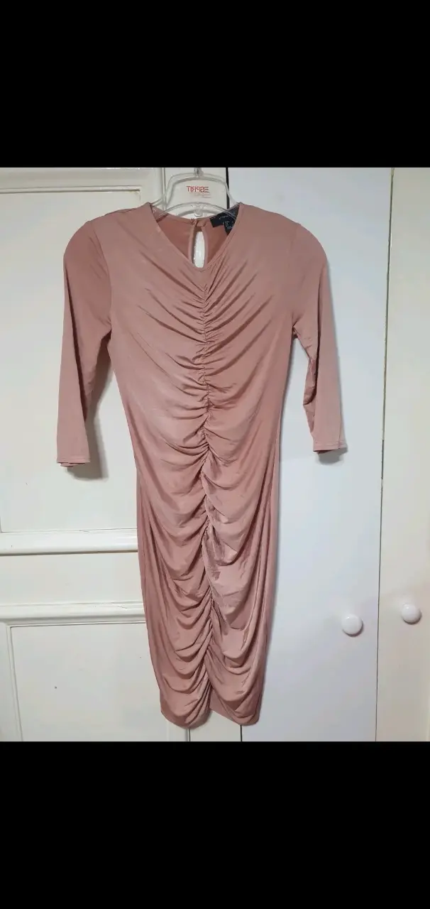 Vestido ajustado rosado elegante
