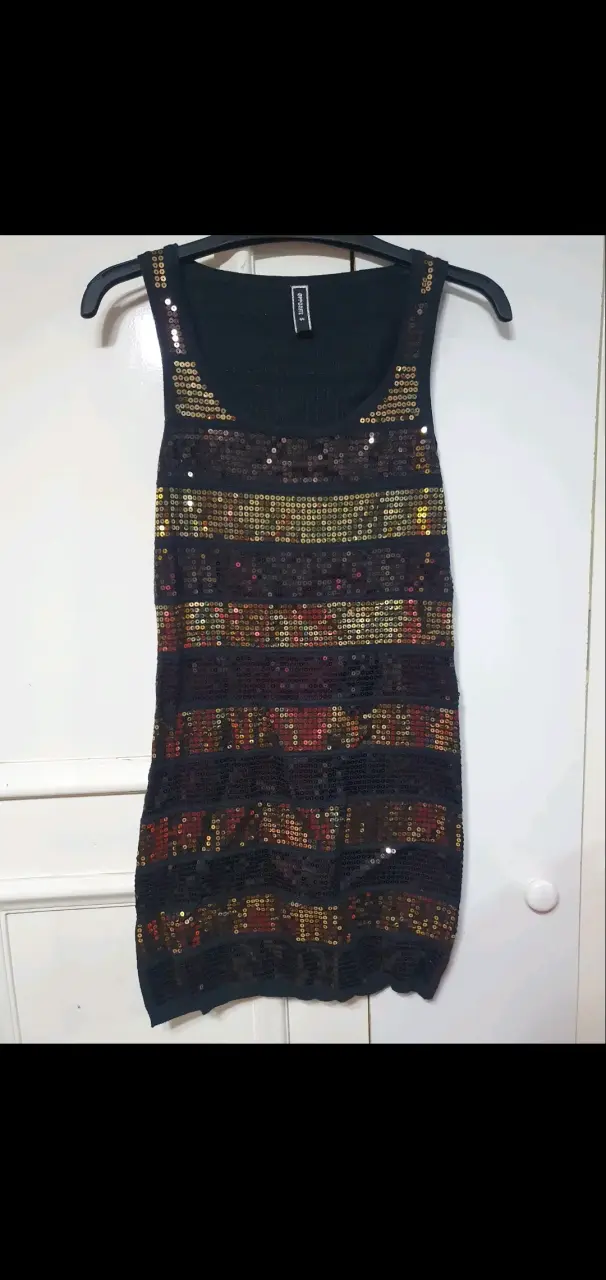 Vestido con lentejuelas negro