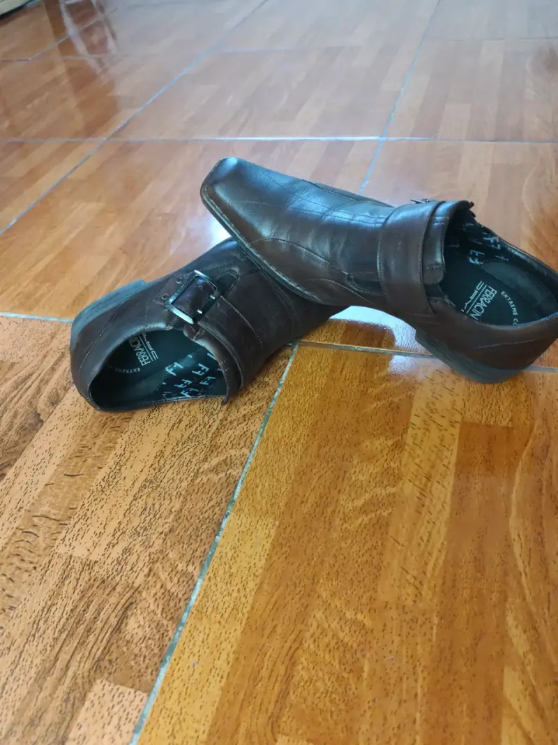 Zapatos formales marrones de cuero - 1