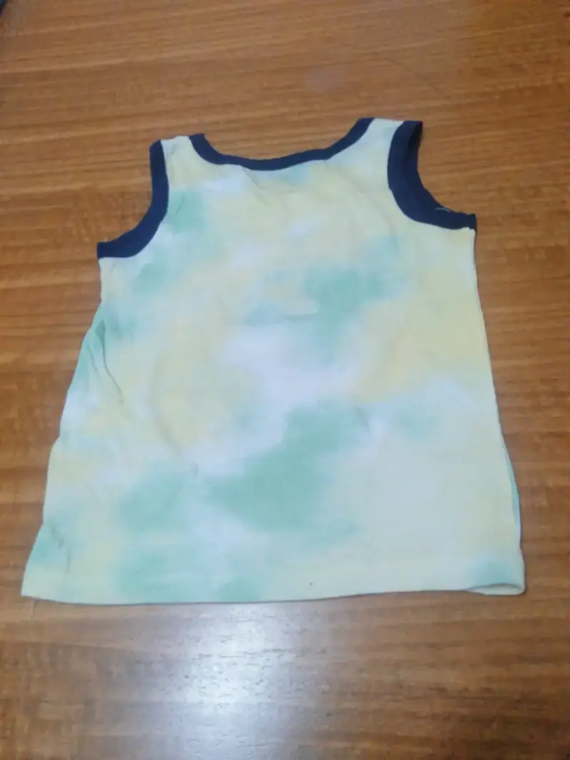 Polera sin mangas estampada - 2
