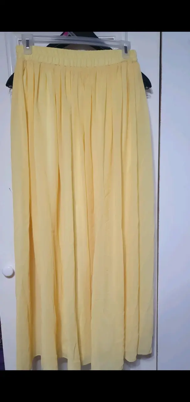 Falda larga amarilla