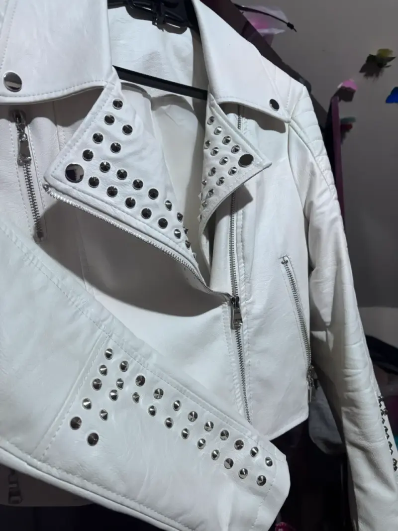 Chaqueta blanca con tachuelas - 3