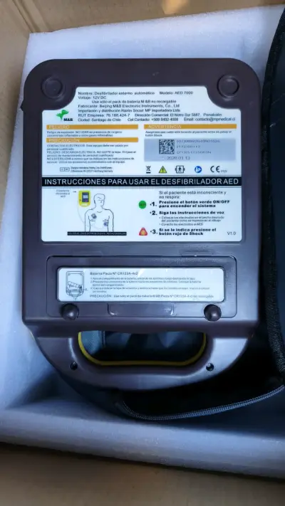 Desfibrilador externo automático amarillo - miniatura 2