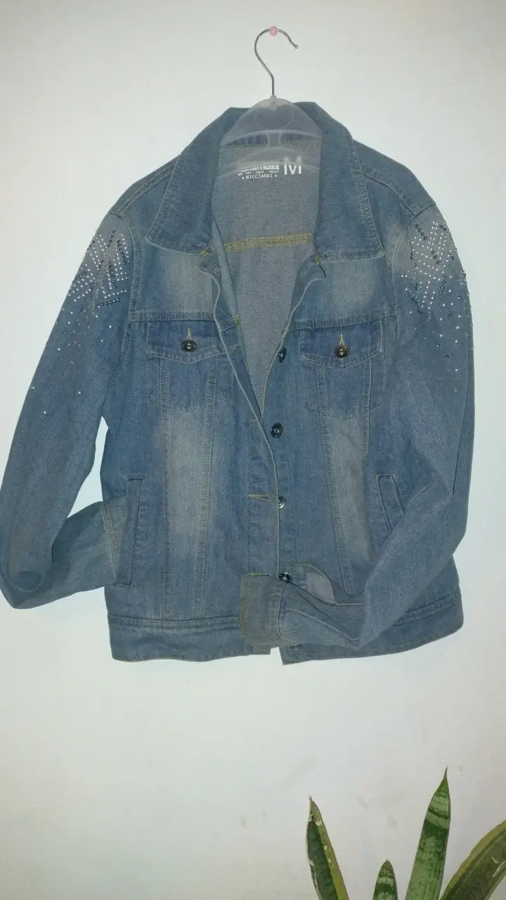 Chaqueta de mezclilla con tachas - 2