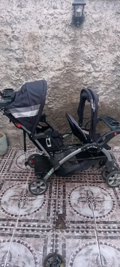 Coche negro para gemelos - miniatura 1
