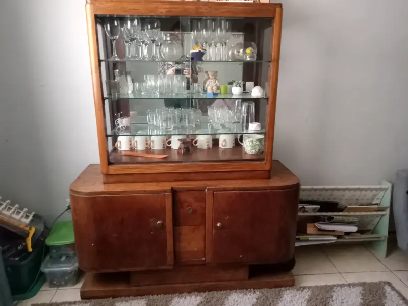 Vitrina antigua de madera