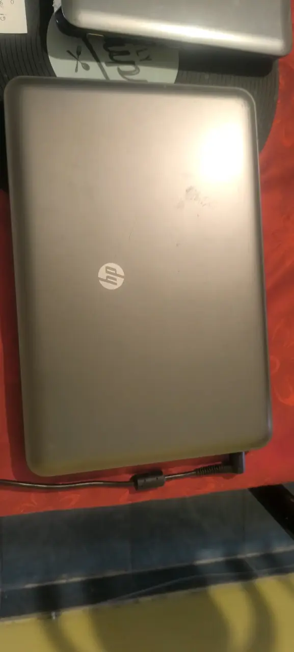 Laptop HP gris usada - 1