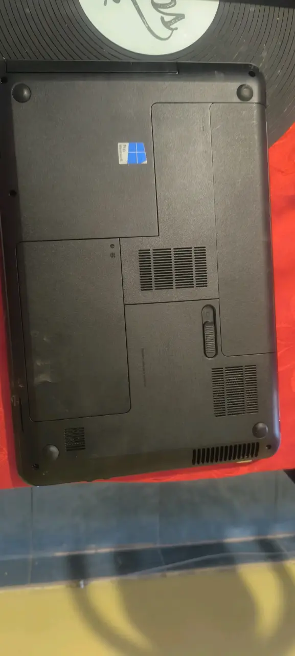 Laptop HP gris usada - 2