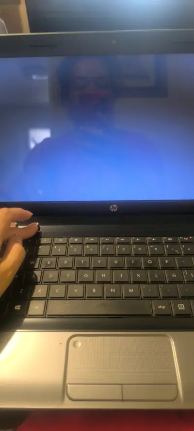 Laptop HP gris usada - miniatura 3