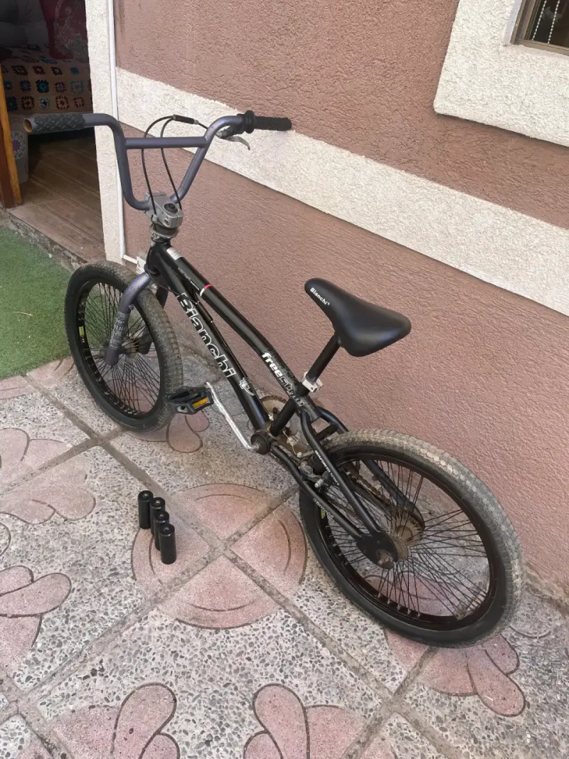 Bicicleta BMX negra usada - 1