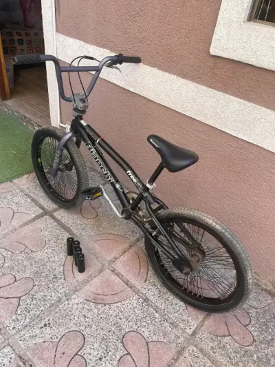 Bicicleta BMX negra usada - miniatura 1