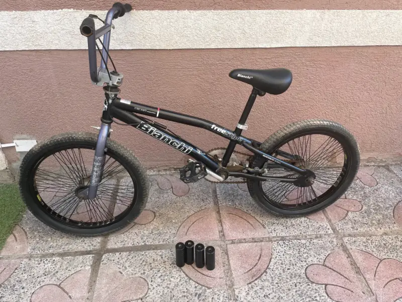 Bicicleta BMX negra usada - 3