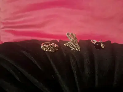 Tres anillos de plata elegantes diversos - miniatura 2