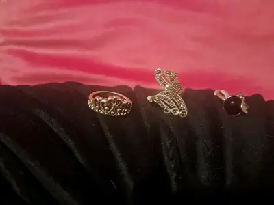 Tres anillos de plata elegantes diversos - miniatura 3