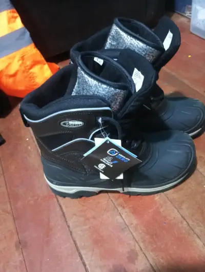 Botas térmicas negras nuevas - miniatura 1