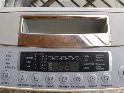 Lavadora LG multifunción usada - miniatura 1